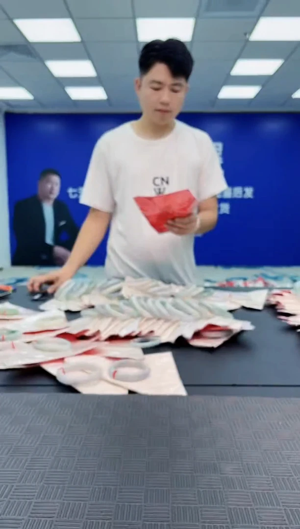 翡翠手镯未镶嵌AAAAAAAAAAAAAAAA