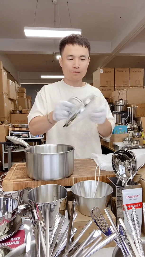 A14 微瑕18cm福利奶锅