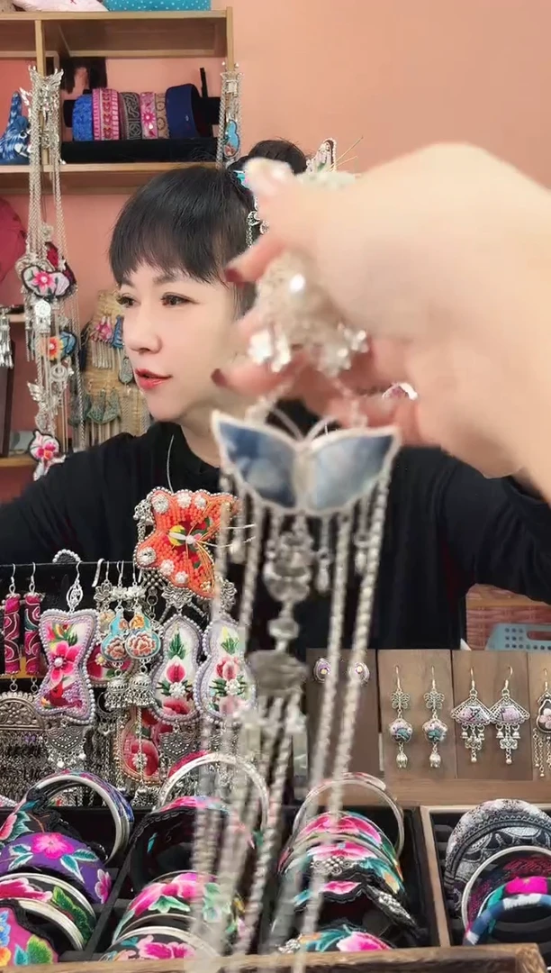 织绣瓶*艺枝独绣手工饰品141