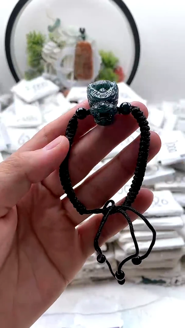 颈饰未镶嵌翡翠龙头手绳