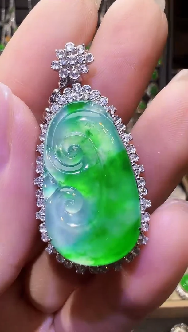 吊坠(不含链)18K金镶嵌翡翠如意