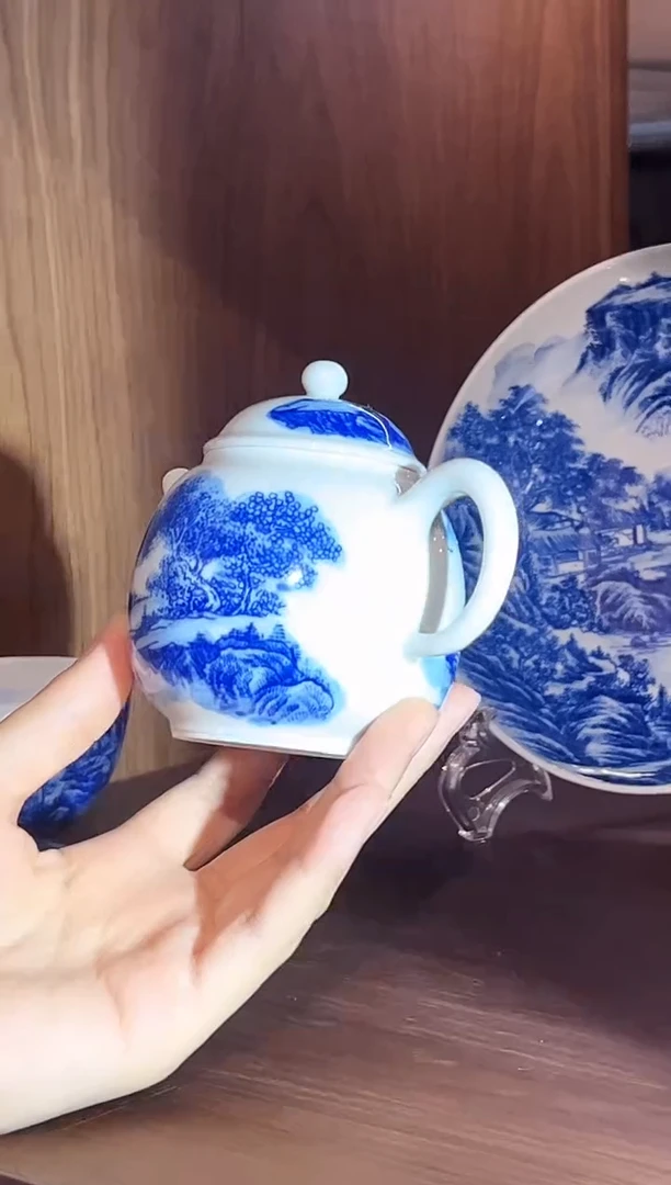 瓷博会青花山水茶壶
