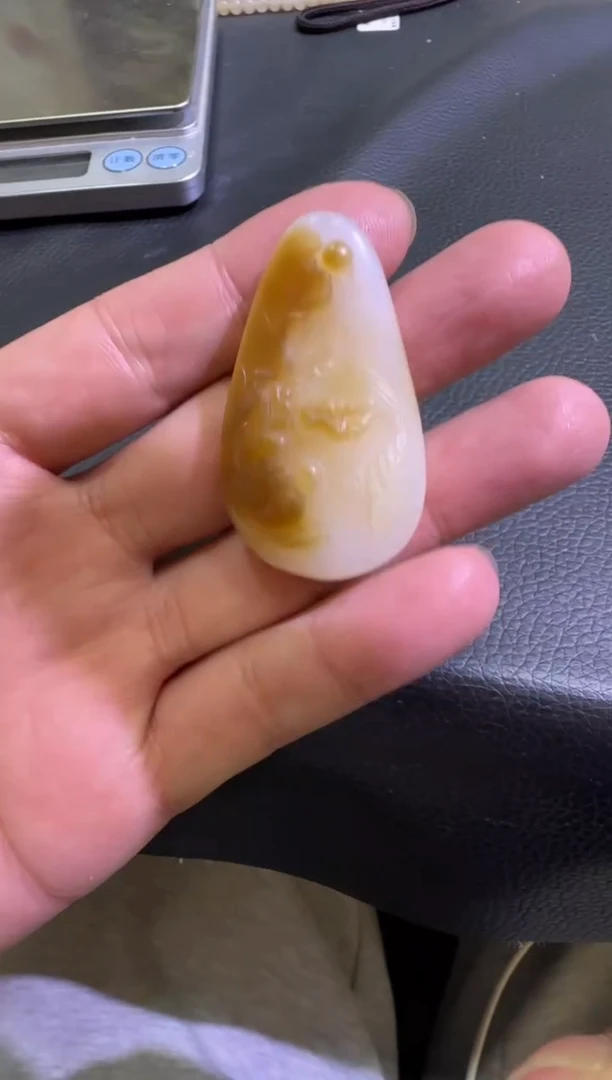 吊坠(赠链)未镶嵌和田玉金山糖白挂件（产地直发）