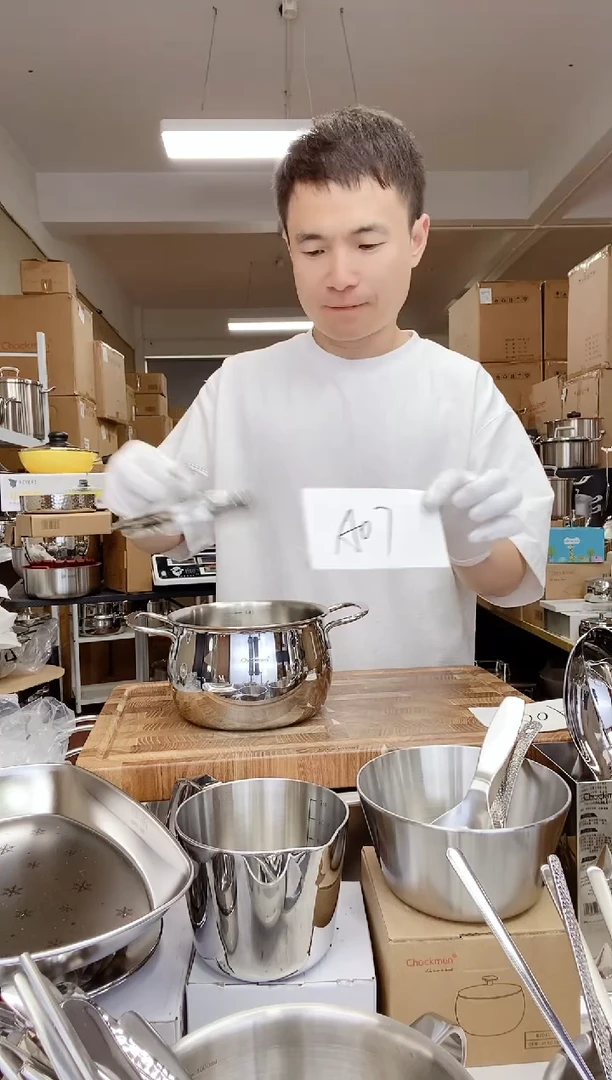 A07 微瑕卓德铭14cm致远双耳小汤锅