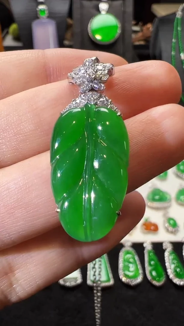 吊坠(不含链)18K金镶嵌翡翠高冰浓阳绿福叶吊坠