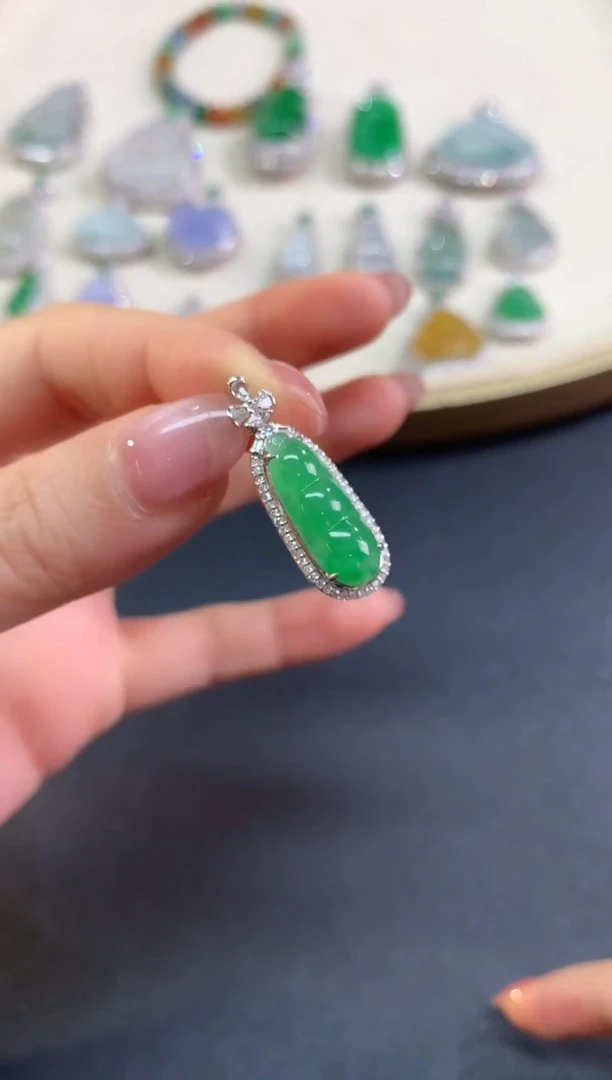 吊坠(不含链)18K金镶嵌翡翠D544|9800