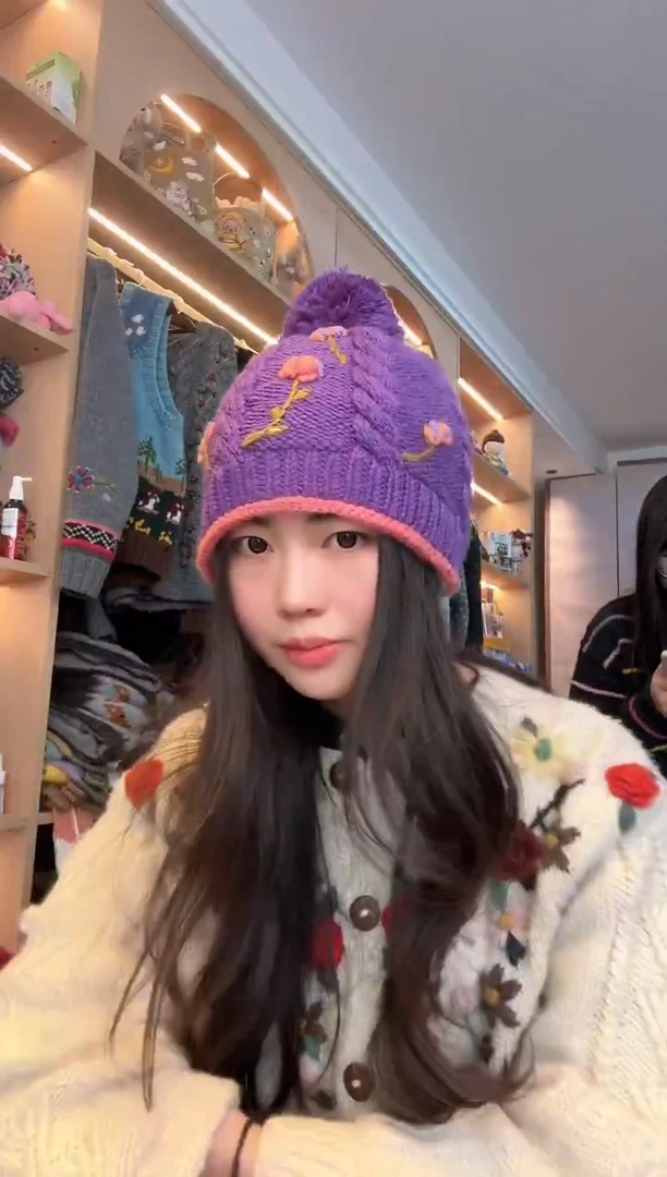 羊毛紫色玫瑰单球帽