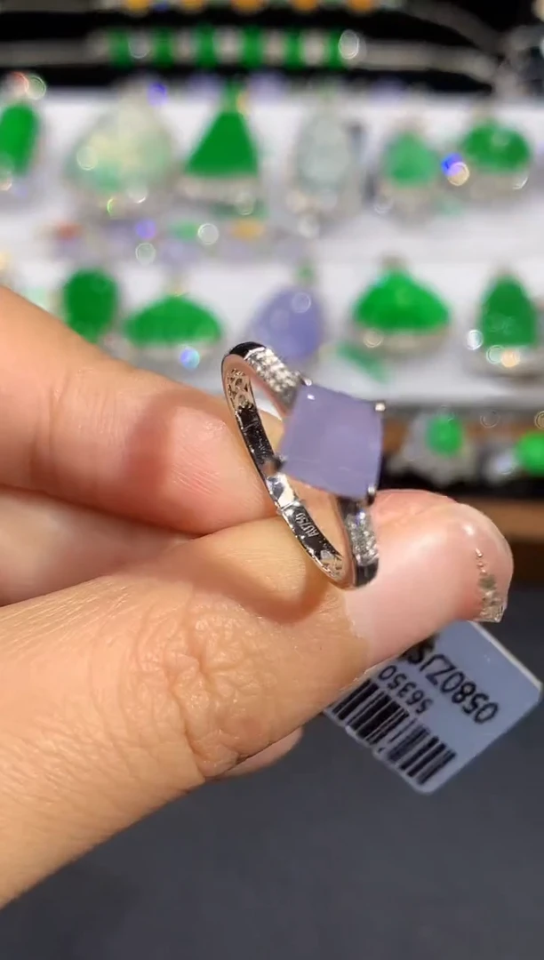 18K金镶嵌戒指翡翠SF多样性发其一