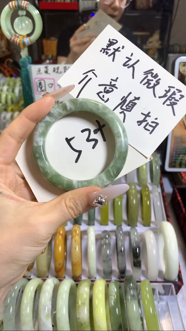 未镶嵌岫玉手镯福利