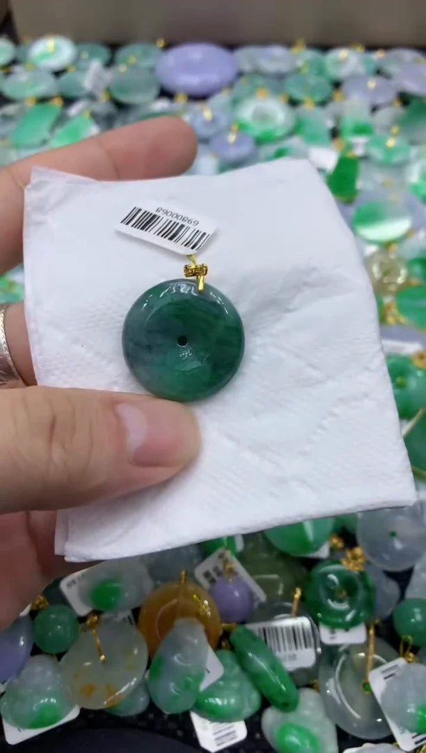 颈饰未镶嵌翡翠天然缅甸翡翠A货