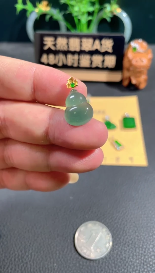 翡翠18K金镶嵌颈饰翡翠
