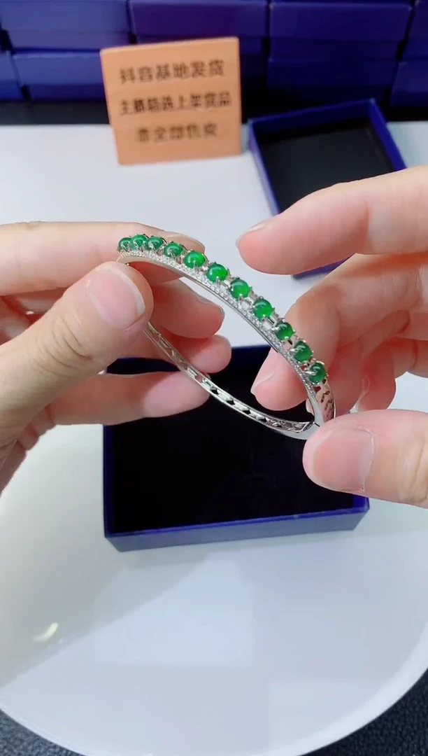 翡翠未镶嵌颈饰1111111111