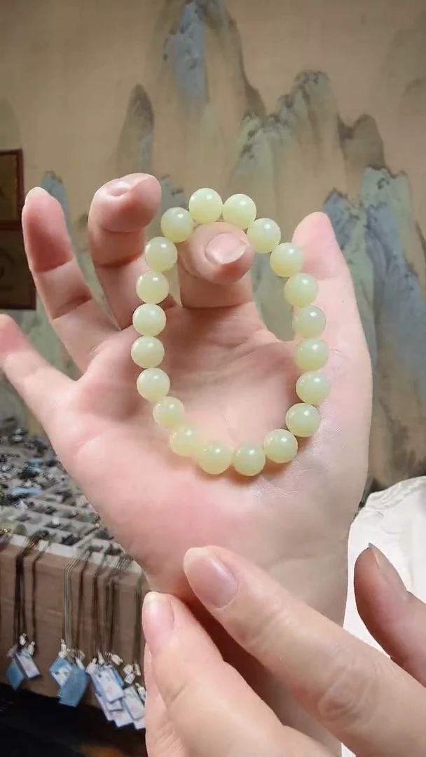 颈饰未镶嵌和田玉.