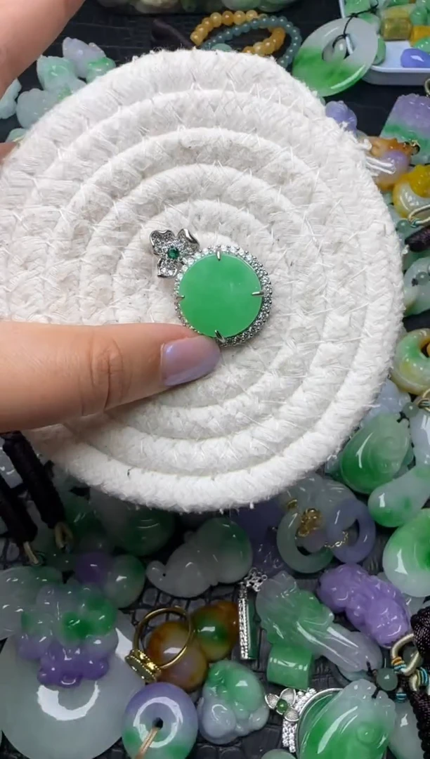 颈饰未镶嵌翡翠缅甸翡翠吊坠