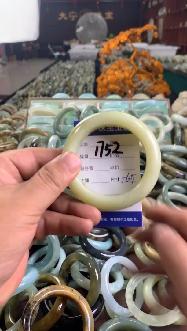 未镶嵌蛇纹石玉手镯1752