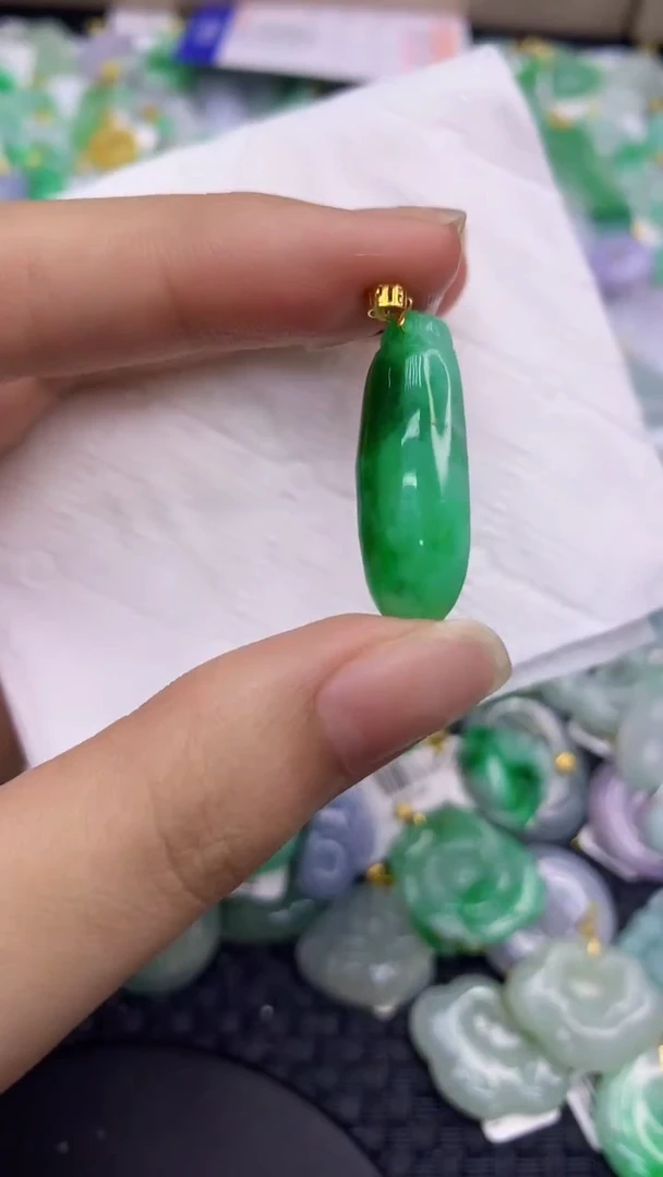 颈饰18K金镶嵌翡翠天然缅甸A货翡翠