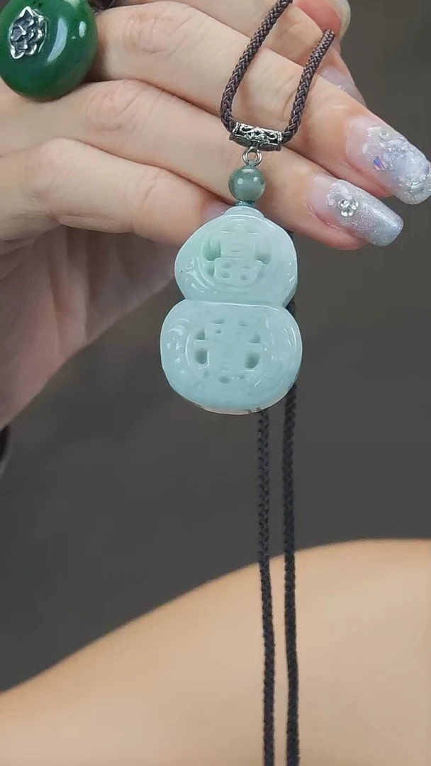 翡翠未镶嵌颈饰葫芦挂件