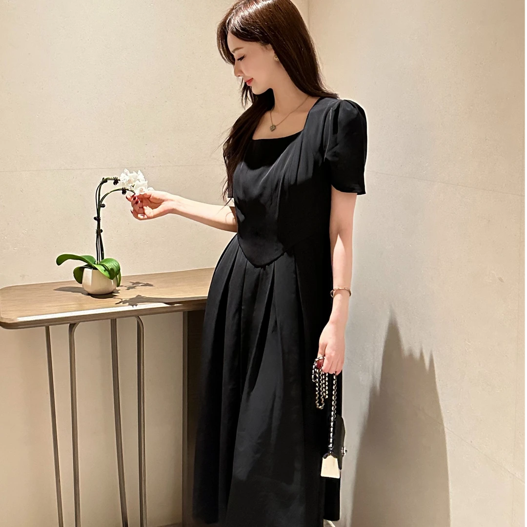 短袖泡泡袖高腰不褪色方领连衣裙黑色赫本风连衣裙