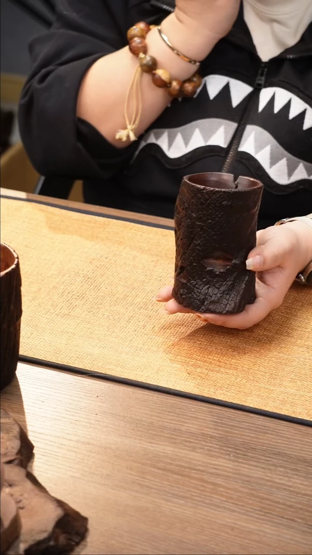 26号云小屋紫柚木笔筒