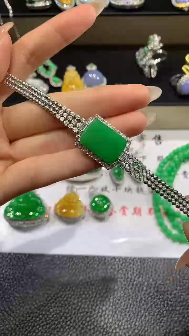 【闪购商品】翡翠手链18K金镶嵌77团购
