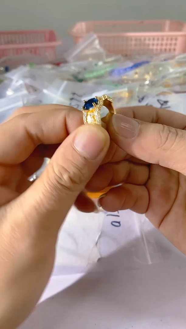 【闪购商品】水晶颈饰银S925镶嵌510红宝，蓝宝，多样性发一件赠链