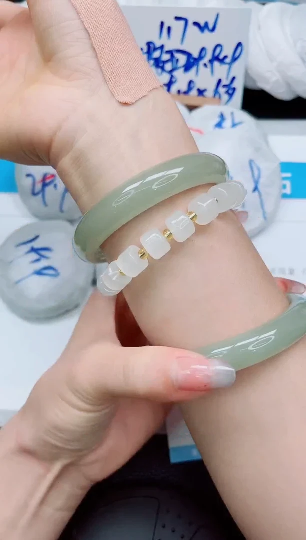 石英质玉手镯未镶嵌167-59.3