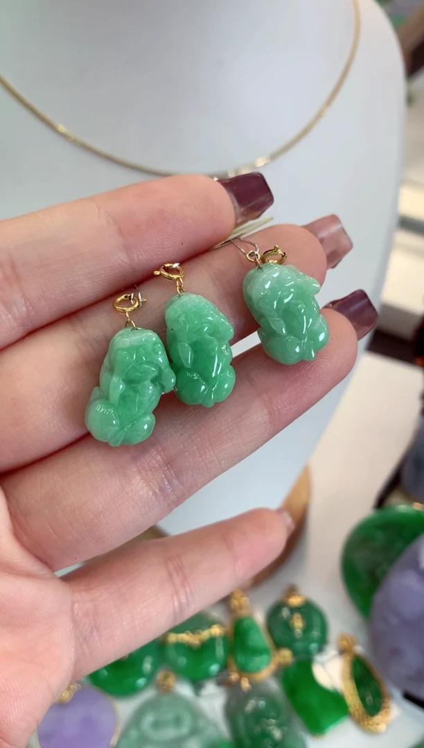 【闪购商品】翡翠吊坠(不含链)18K金镶嵌多样性发货其中一件