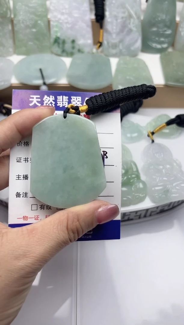 颈饰未镶嵌翡翠