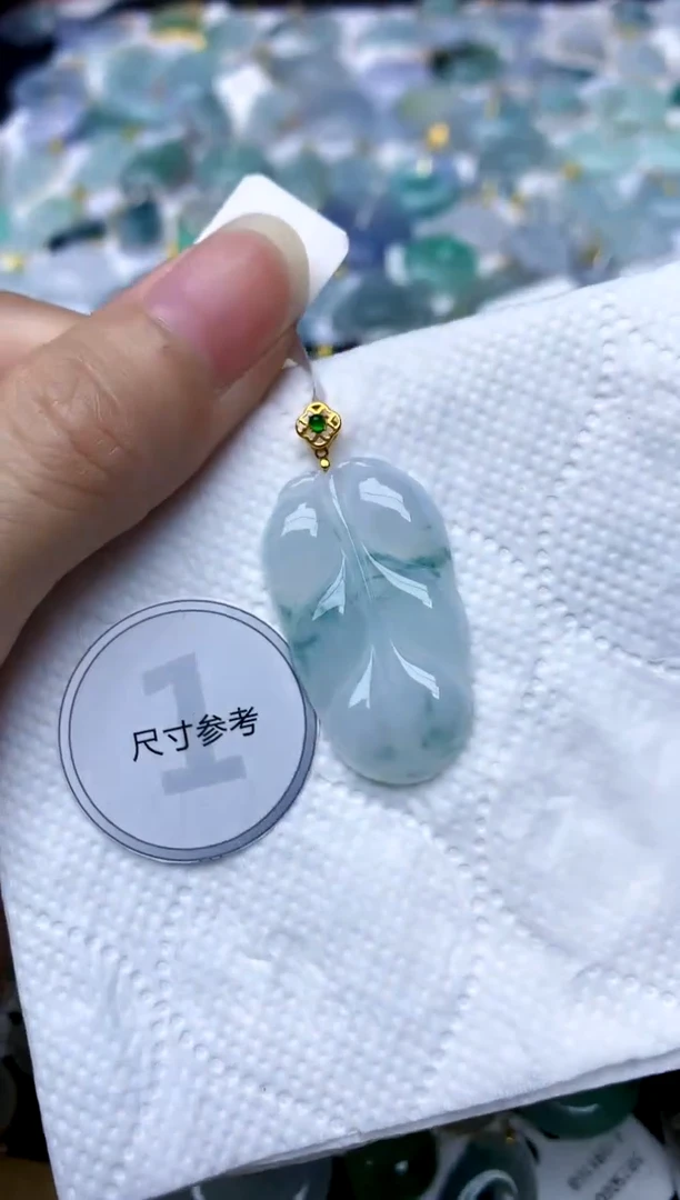 颈饰18K金镶嵌翡翠天然A货翡翠