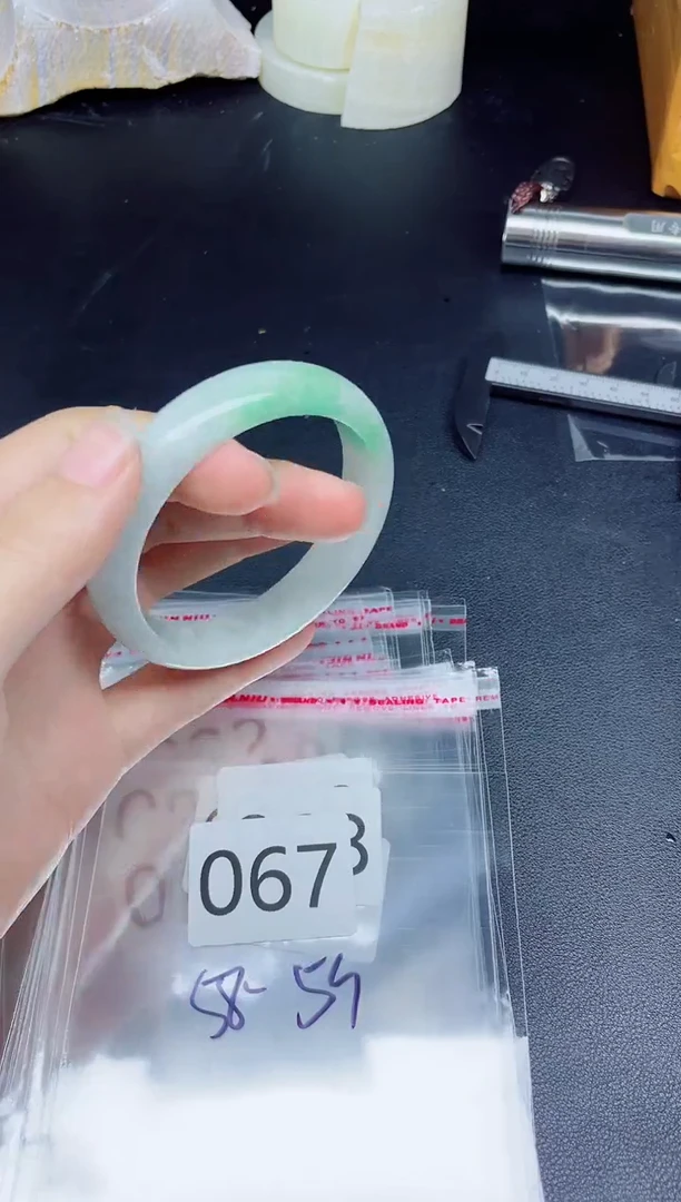 未镶嵌手镯翡翠67