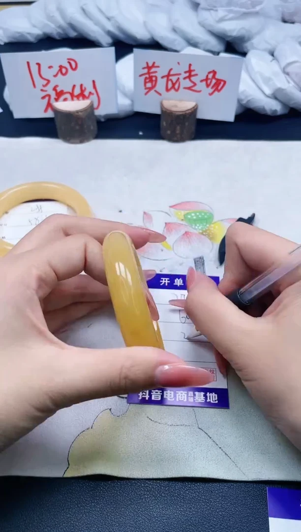 【闪购商品】石英质玉手镯未镶嵌256/60.9