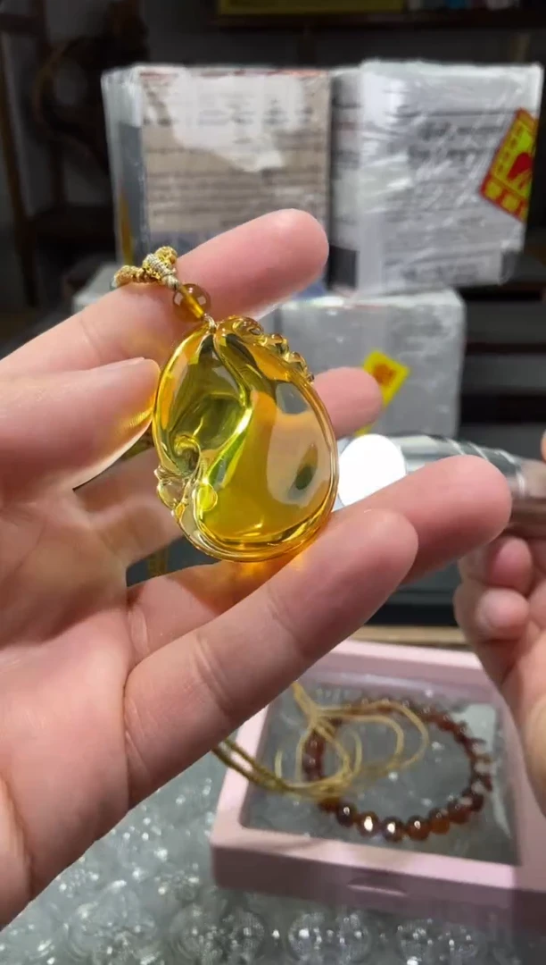 琥珀颈饰未镶嵌福瓜