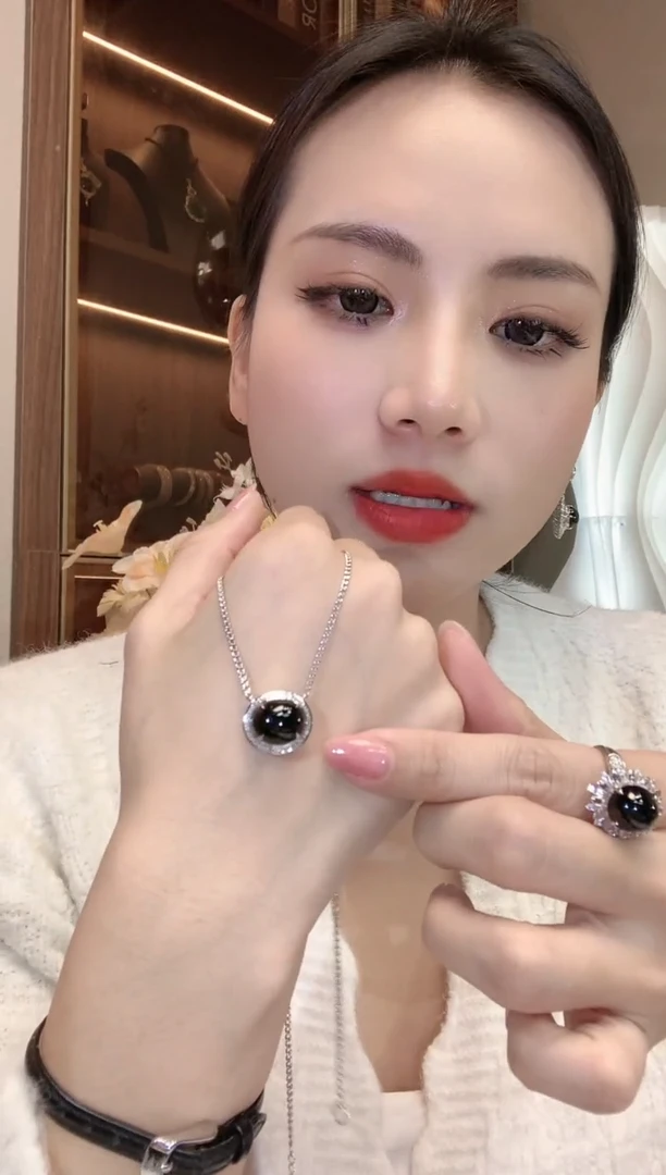 【闪购商品】翡翠套链18K金镶嵌D56一件