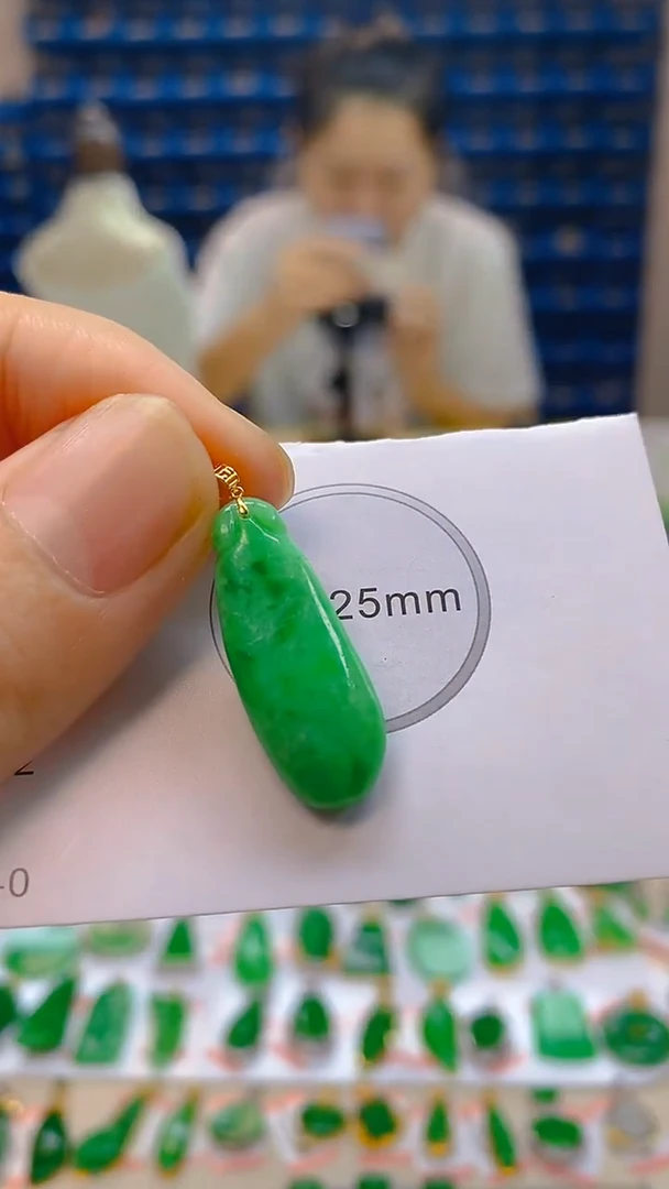 颈饰18K金镶嵌翡翠新号开播 全场乱卖