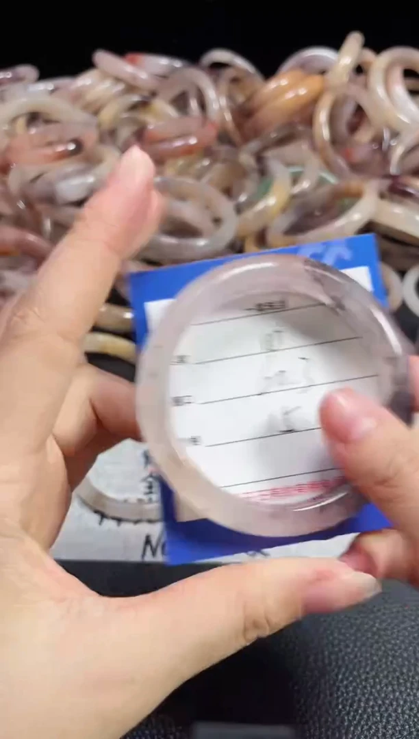 未镶嵌石英质玉手镯187