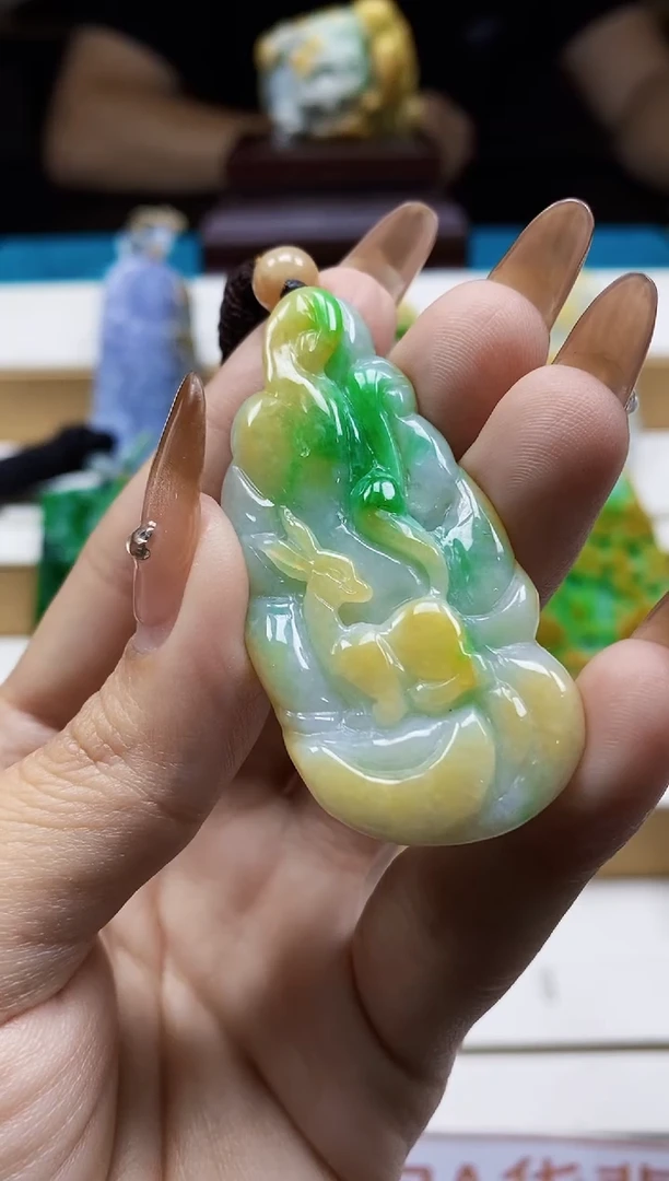 颈饰未镶嵌翡翠1