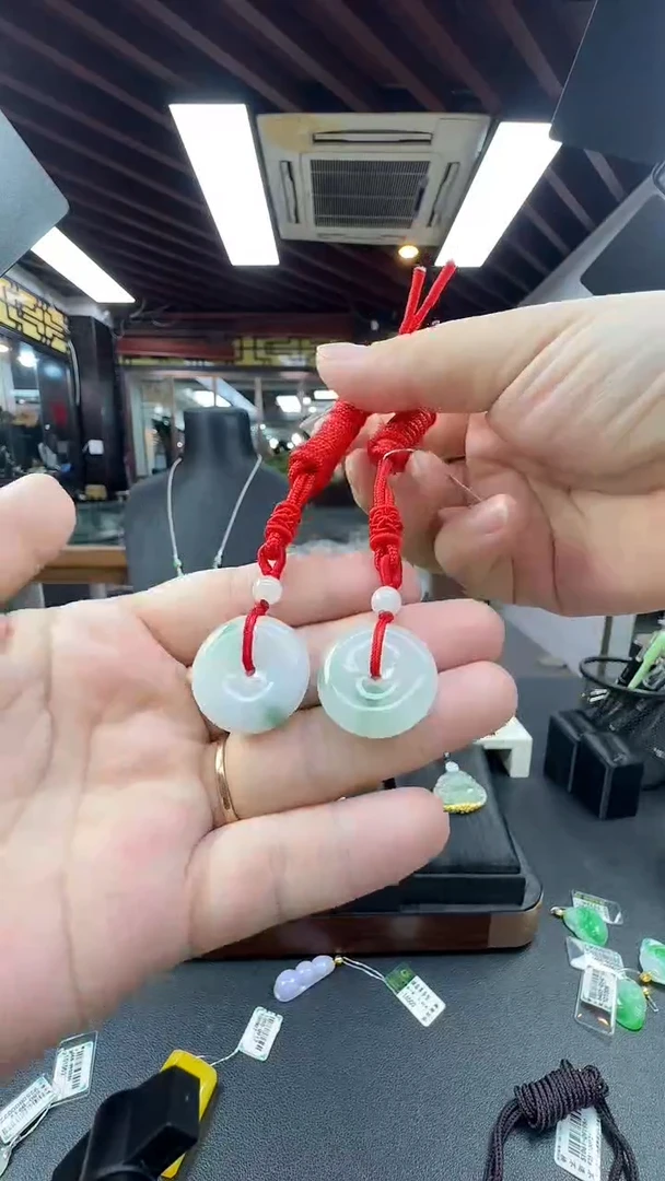 颈饰未镶嵌翡翠平安扣多样性发其一