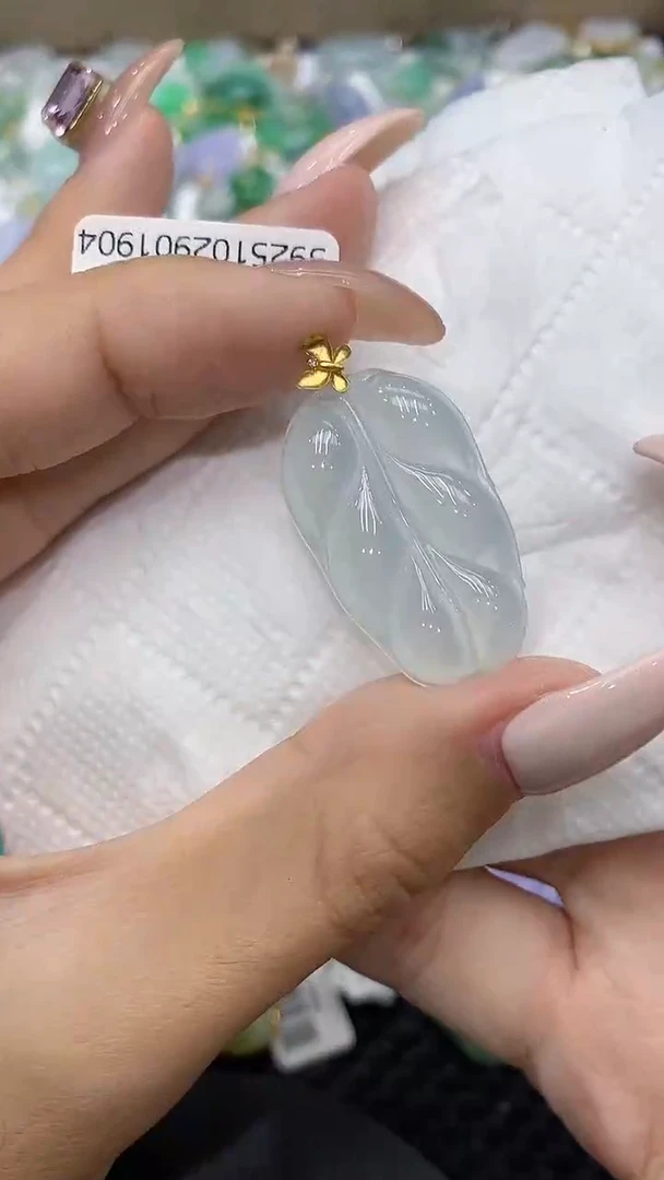 颈饰18K金镶嵌翡翠111111111111