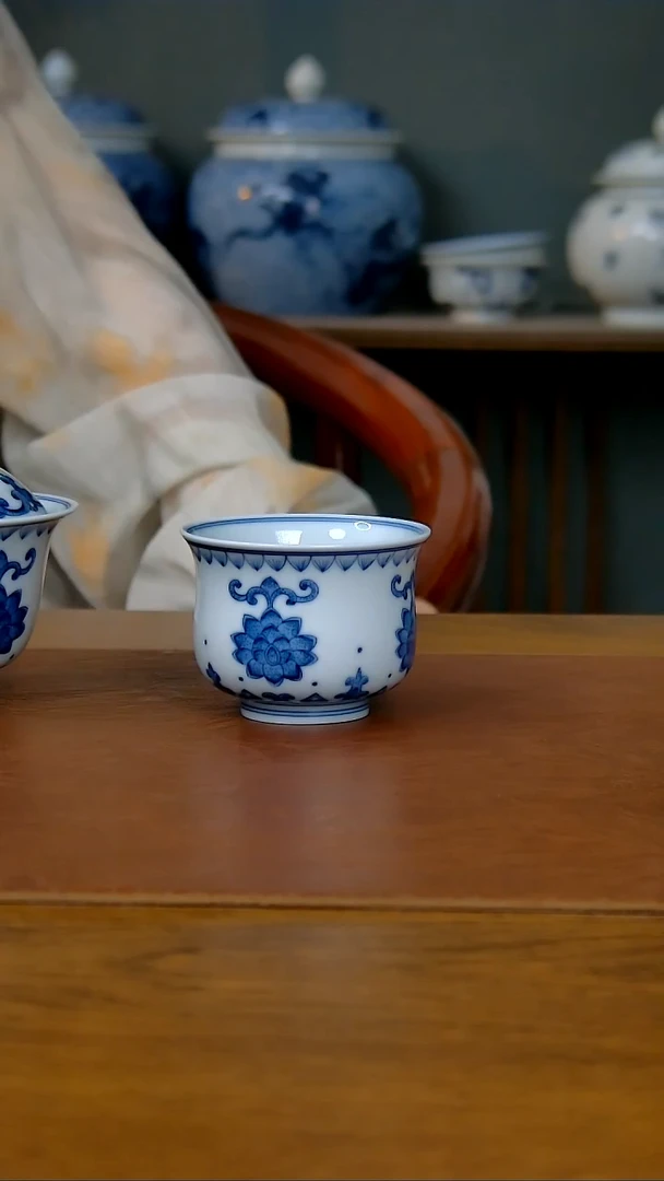 陶瓷宝相莲花儒士杯