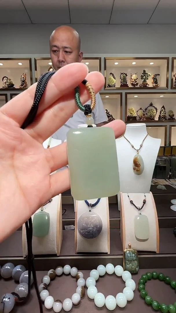 和田玉未镶嵌颈饰苏