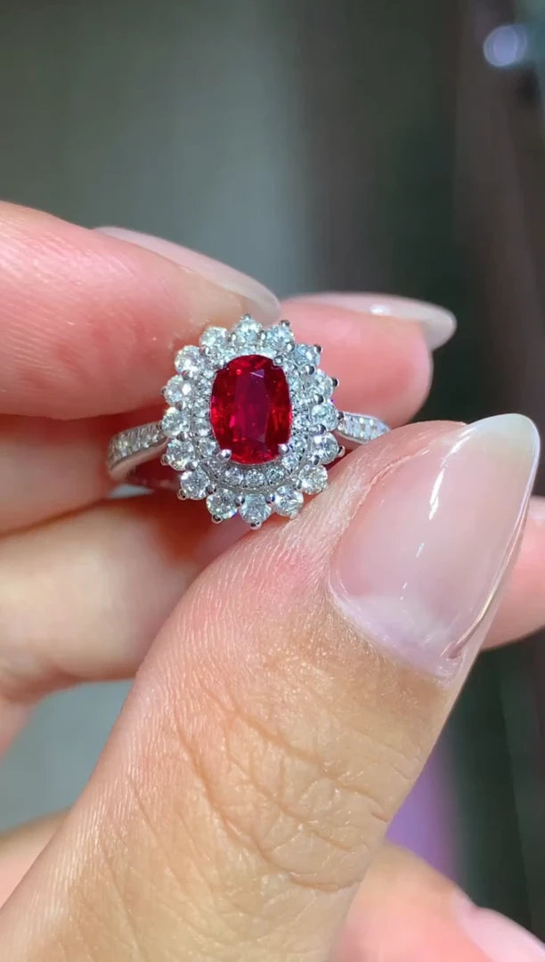 18K金镶嵌戒指红宝石1.02CT
