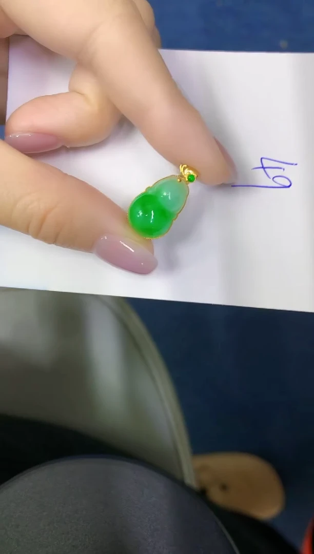 颈饰18K金镶嵌翡翠缅甸天然翡翠A货