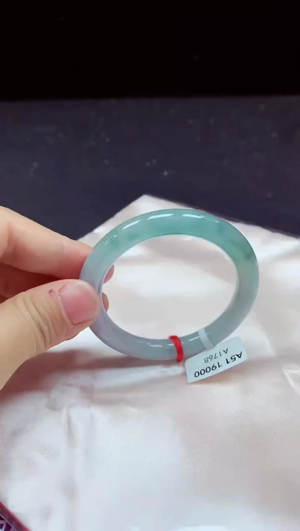 【闪购商品】翡翠手镯未镶嵌镯子51+