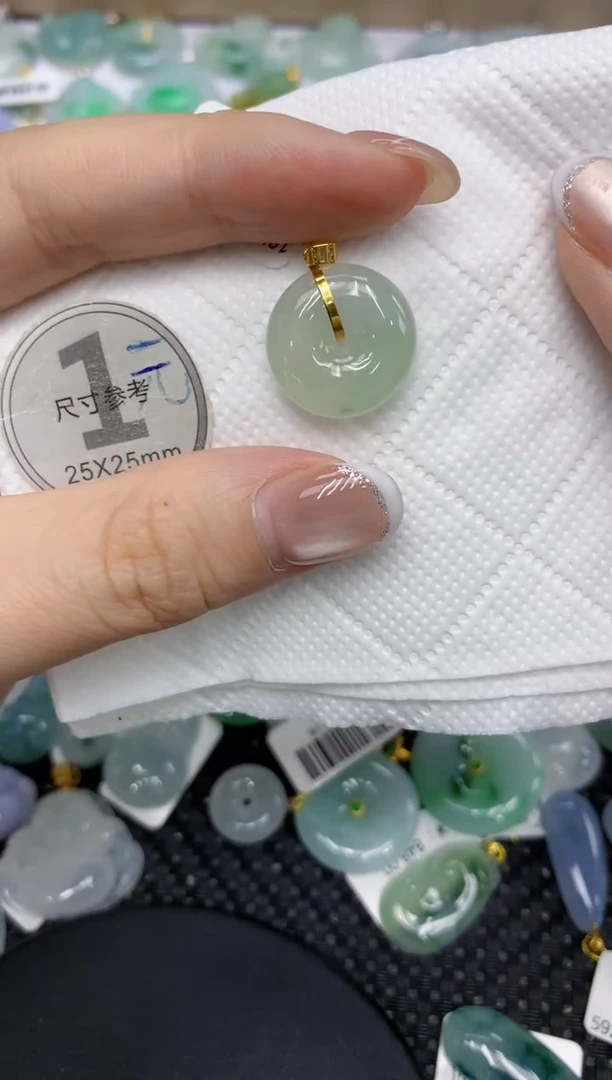 颈饰18K金镶嵌翡翠B**g1111111