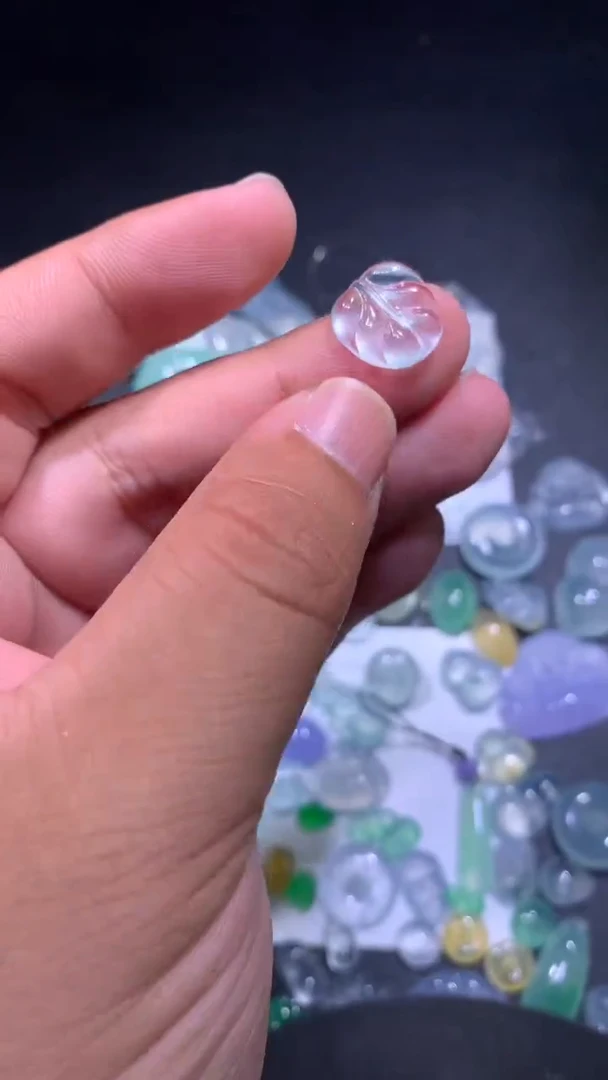 颈饰未镶嵌翡翠叶子