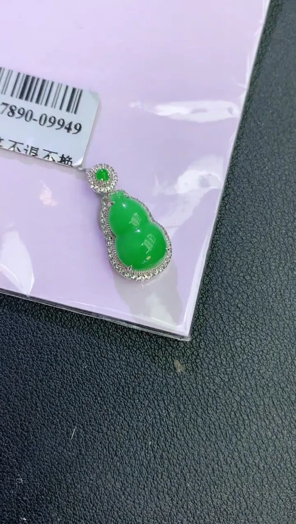 颈饰18K金镶嵌翡翠赠礼盒证书 麦麦