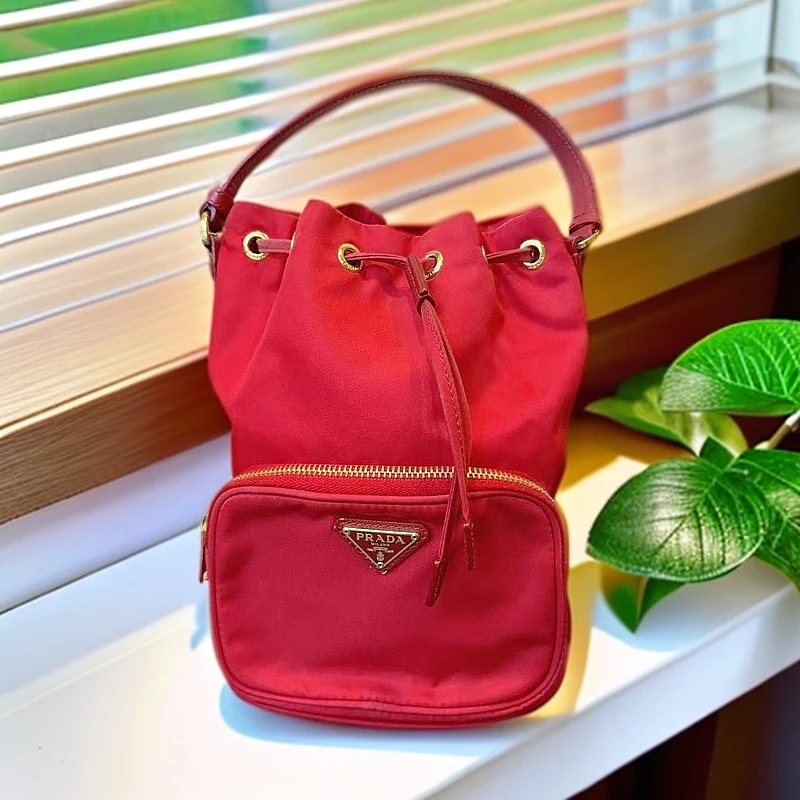 95新 Prada/普拉达 红色水桶包 1216 7847