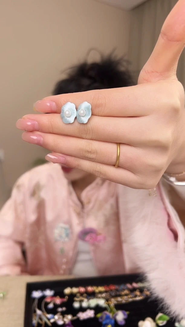 刺绣程**荞天青色荷叶耳钉