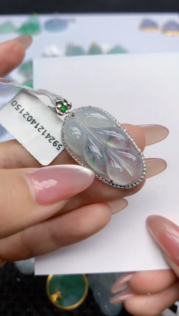 【闪购商品】翡翠挂件18K金镶嵌天然翡翠A货