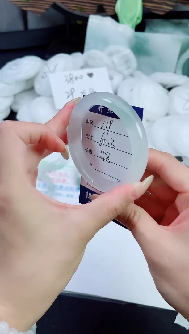 石英质玉（天山翠）手镯未镶嵌v19